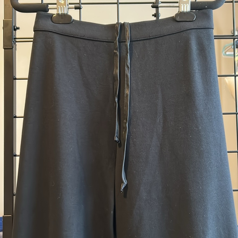 Joan Vass Black wide leg jersey pants 
Size XL 
Waist 17.5”
Rise 12”
Inseam 27 - Picture 3 of 5